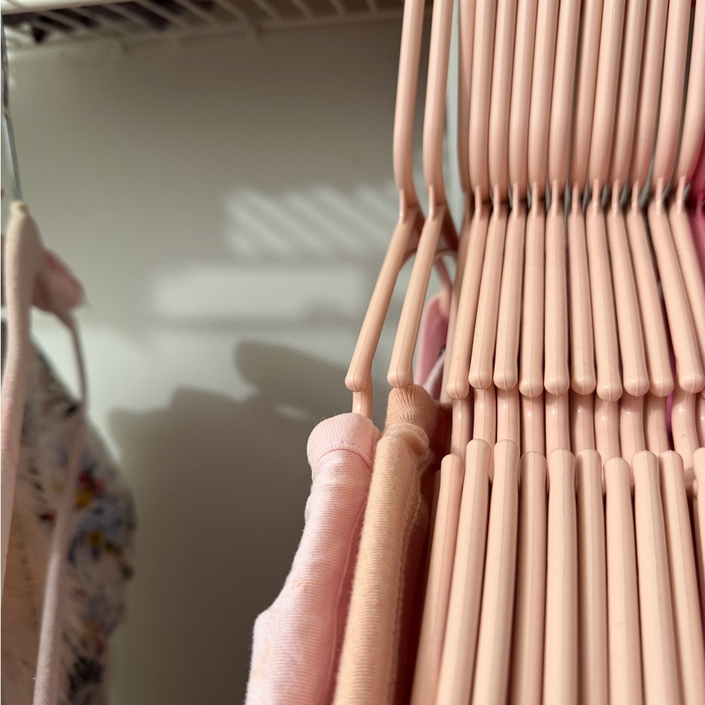 Set of Pink Hangers (Free Gift 🎁 w/ Purchase)